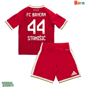 Bayern Munich Josip Stanisic #44 Replika Babytøj Hjemmebanesæt Børn 2026-27 Kortærmet (+ Korte bukser)